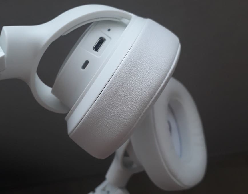 JBL Tune 750BTNC USB порт JBL Tune 750BTNC USB порт