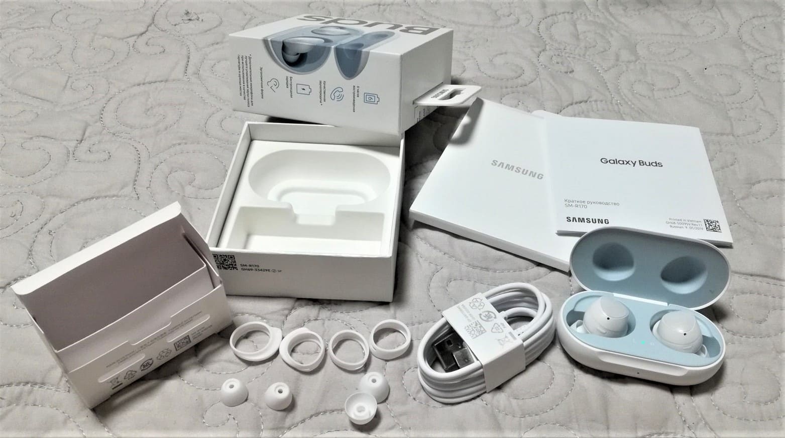 Galaxy Buds + пакет Galaxy Buds + пакет