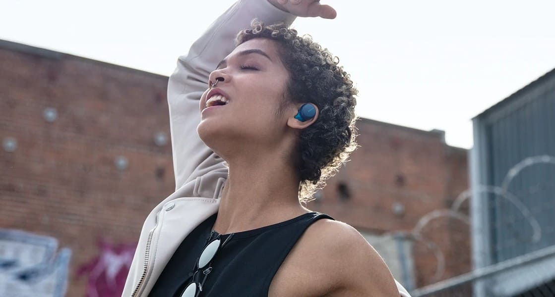 Sony WF-XB700 в ушите ви Sony WF-XB700 в ушите ви