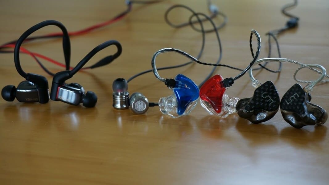 Рейтинг на най-добрите вакуумни слушалки Най-добрите вакуумни слушалки